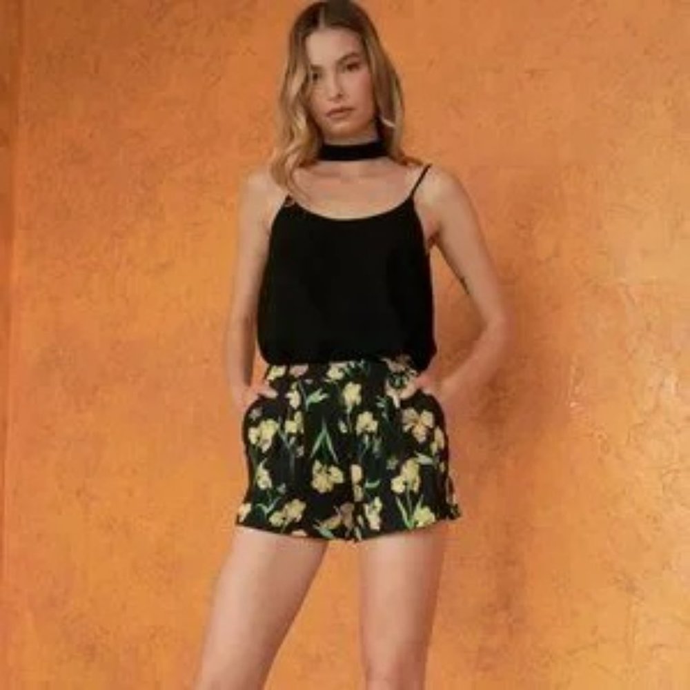 NWT Iris Print Pleated High Waisted Mini Shorts Yellow on Black